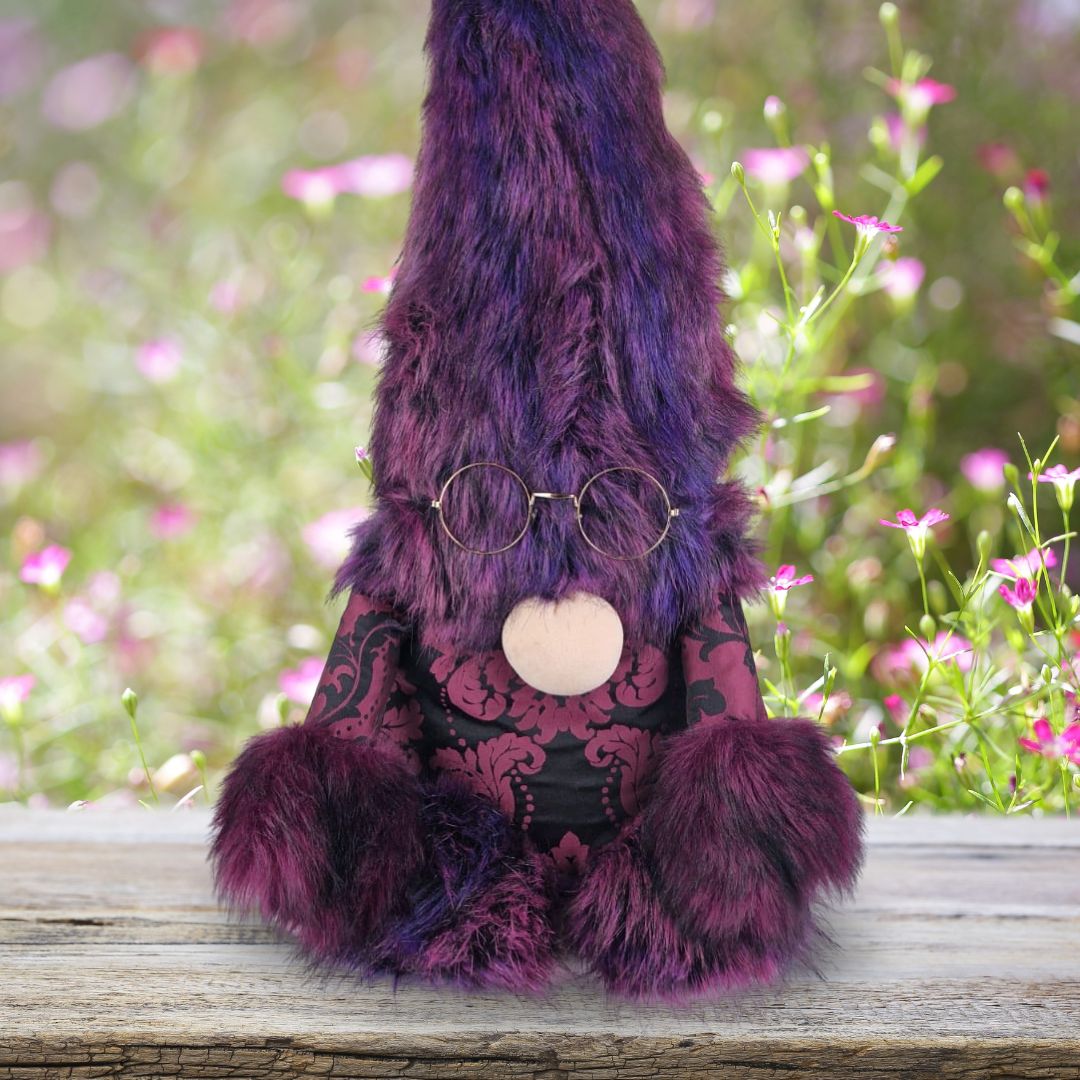 Gnomo Sábio Literato Roxo